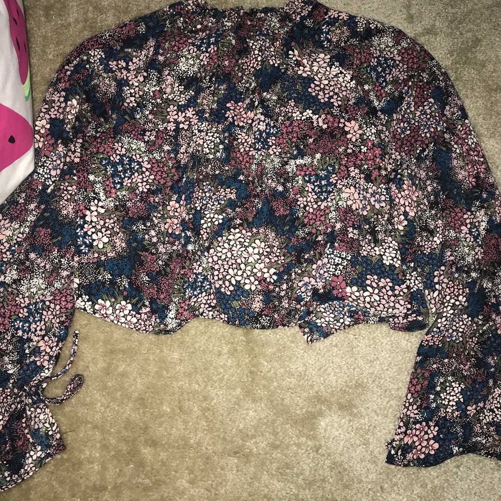 Long sleeve crop